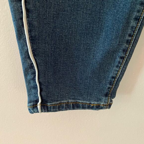 Judy Blue Women's size 14W Skinny Fit Medium Wash Jeans Dark Wash Stretchy - Picture 4 of 8